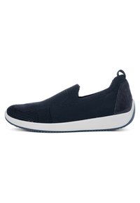 Marina slip-on sko med strukturerad stickad material, en slät ovansida och en vit gummisula. Har en tygflik på hälen för enkel påtagning.