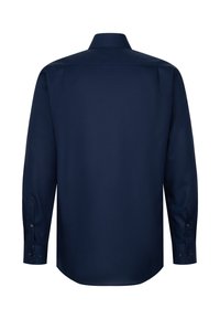 Marineblauw overhemd met lange mouwen, een klassieke kraag, gladde stof, knoopaccenten op de manchetten en een rechte zoom. Achteraanzicht weergegeven.