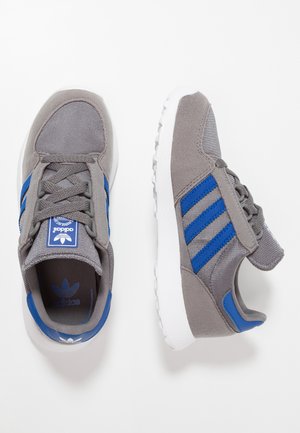 adidas Originals, FOREST GROVE - Sneakers basse - grey four/cyan royal/footwear white