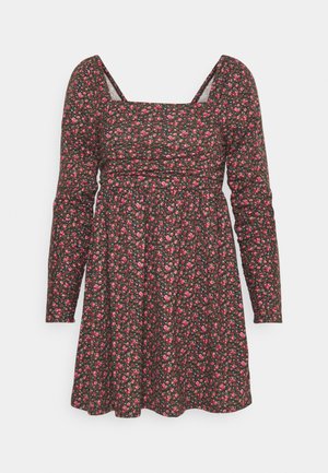 GAP Petite, RUCHED MINI - Vestito di maglina - red
