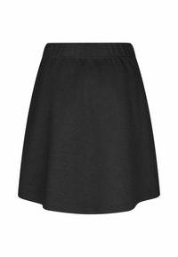 Svart kjol med en slät textur, utrustad med ett elastiskt midjeband och en utställd A-linjeform, designad för komfort och enkel rörelse.