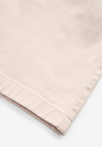 Next STRAIGHT FIT STRETCH CHINO - Rövidnadrágok - light pink