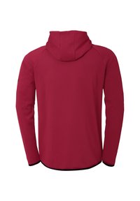 Rød hætte-trøje med en glat tekstur, raglanærmer og sorte accenter ved kanten og manchetterne. Bagsiden viser et tætsiddende design.