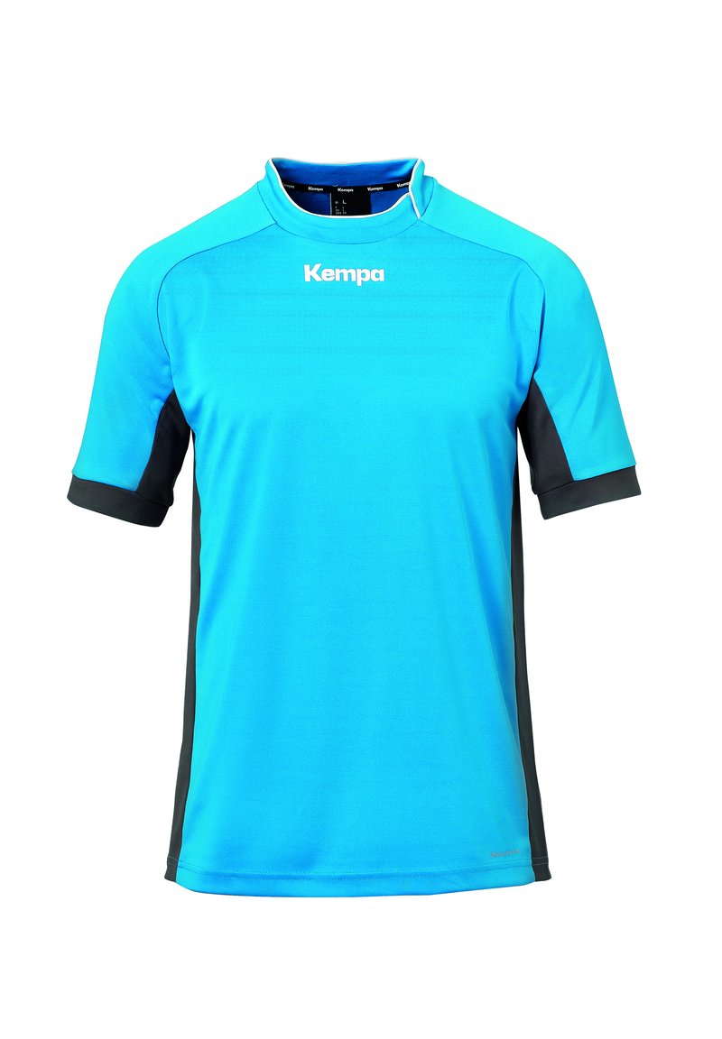 Blauses Sportshirt mit kurzen Ärmeln, ausgestattet mit schwarzen Seitenelementen und einem Rundhalsausschnitt. Hergestellt aus feuchtigkeitsableitendem Material. Logo auf der Vorderseite angebracht.