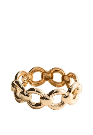 Goldfarbener Kettenglied-Ring mit abgerundeten, polierten Gliedern, die einen durchgehenden Ring bilden, auf weißem Hintergrund dargestellt.