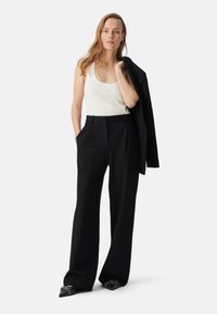 IKKS FLARED - Stoffhose - black