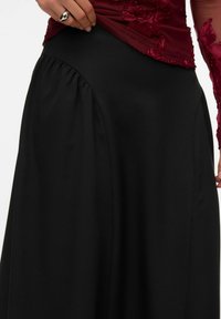 Vero Moda VMSALLY HOHE TAILLE LANGER - Jupe longue - black