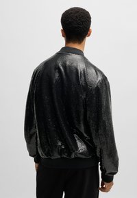 HUGO BAILEY - Bomber tipa jaka - black
