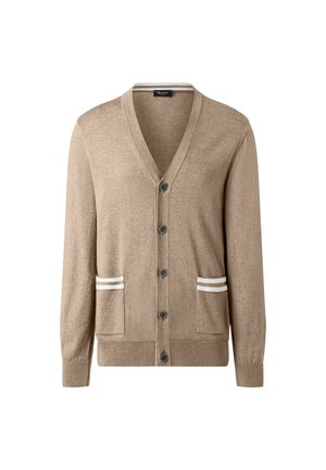 Cardigan beige realizzato in tessuto morbido, con scollatura a V, cinque bottoni, due tasche frontali e accenti a righe bianche vicino alle tasche.