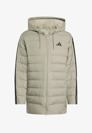 Jasno beżowa, ocieplana kurtka z kapturem, z zamkiem z przodu, czarnymi paskami wzdłuż rękawów i małym czarnym logo na piersi.