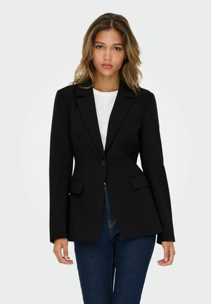 Zwarte blazer met een enkele knoopsluiting, met notch-revers en twee voorzakken. Gemaakt van een gladde stof, met een getailleerde pasvorm.