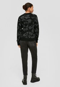QS MIT PAILLETTEN - Strickpullover - schwarz