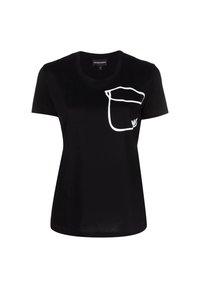 T-shirt in cotone nero con contorno bianco di una tasca sul lato sinistro del petto. Maniche corte e scollatura rotonda con una texture liscia.