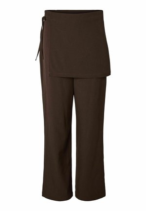 Pantalon marron à jambes larges avec un voile devant et un détail noué à la taille, fabriqué dans un tissu doux, avec une texture lisse et un design simple.