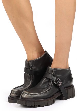 Enkellaarsjes met plateauzool - black
