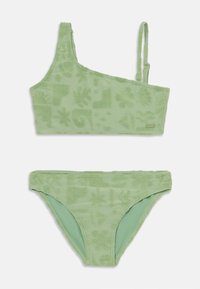 Grünes Frottee-Bikini-Set mit einem Top mit einem Träger und verstellbarem Riemen sowie passenden tief sitzenden Hosen, beide mit einem strukturierten Muster.
