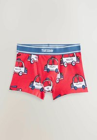 Boxers rouges avec un motif de voiture de police, dotés d'une ceinture bleue portant l'inscription "MARDI". Fabriqués en tissu doux, avec une coupe ajustée.