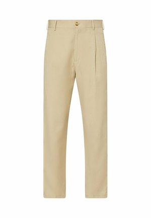Pantalones beige a medida con presillas para cinturón, cierre frontal con botones y bolsillos laterales, mostrados sobre un fondo blanco.