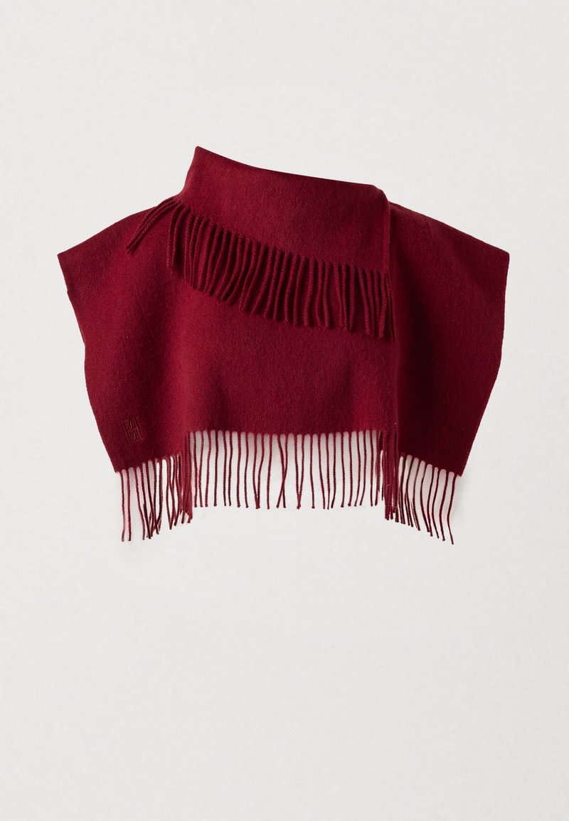 Poncho en laine bordeaux avec un col large, des manches courtes et une frange décorative à l'ourlet. Texture douce avec une apparence chaleureuse.