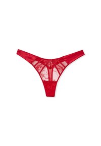 Tanga roja hecha de satén y encaje, con un patrón floral, paneles translúcidos y un pequeño detalle de metal en la parte posterior.