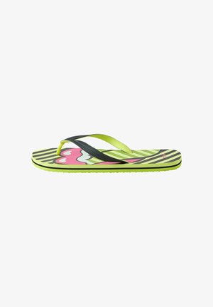 Flip-Flop-Sandale mit grün-schwarz gestreifter Sohle, pink-weißer Mundgrafik und schwarz-gelben Riemen.