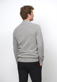 PROFUOMO Strickpullover - light grey