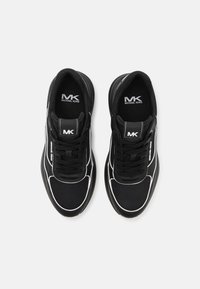 Michael Kors TREVOR TRAINER - Športni copati - black/optic white