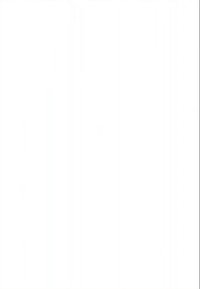 Tre forskjellige fagpersoner står sammen, smilende og holder forretningsdokumenter i et lyst, moderne kontor.