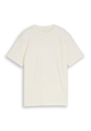 Effen wit T-shirt met korte mouwen en ronde hals, plat gelegd op een witte achtergrond.