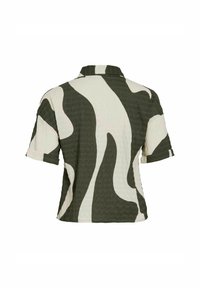 Short-sleeve shirt featuring a camo pattern in green and off-white, with a textured fabric and rolled cuffs. Classic collar design.