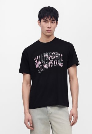Billionaire Boys Club, CAMO ARCH LOGO - Тениска с щампа - black/pink