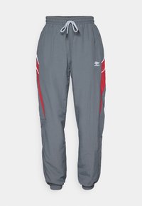 Umbro RELAXED TRACK PANT - Trainingsbroek - iron gate/red dahlia/brilliant white