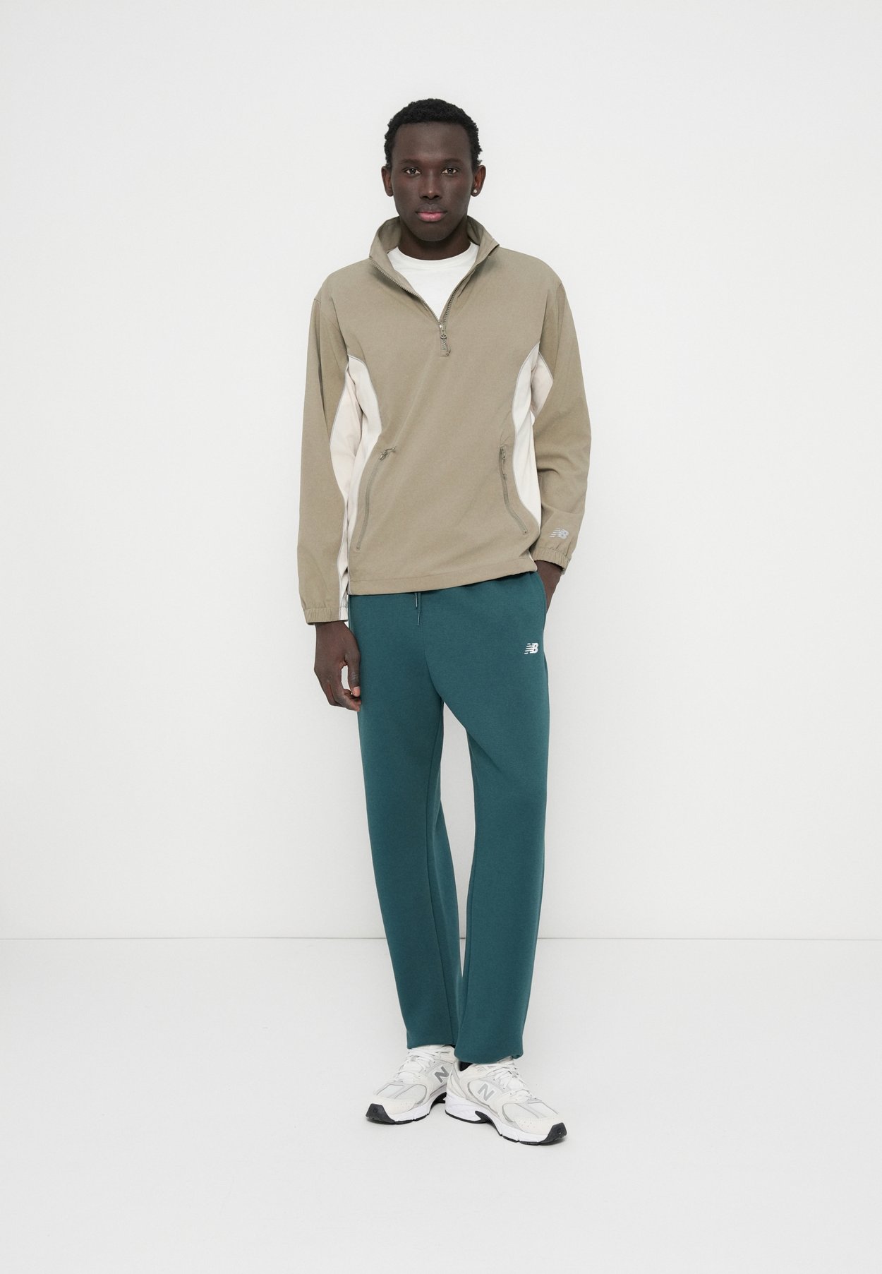 SPORT ESSENTIALS JOGGER