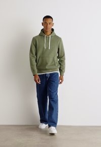 Tommy Hilfiger ESSENTIAL HOODY - Džemperis su gobtuvu - green