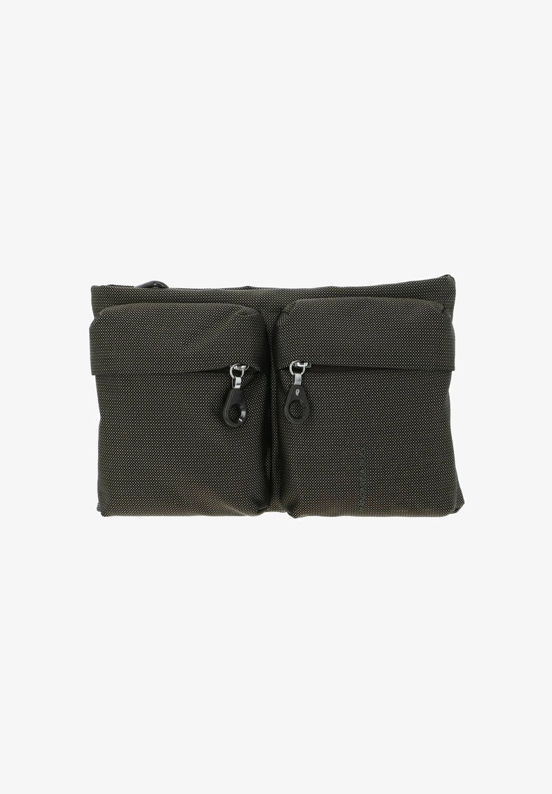Sac noir texturé avec deux poches avant zippées, design matelassé et une poignée supérieure. Tissu durable avec un détail subtil de motif sur toute la surface.