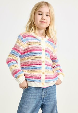 Monivärinen neulottu neulejakku, jossa vaaleanpunaisia, sinisiä ja keltaisia vaakaraitoja. Edessä napitus ja resorireunaiset hihansuut sekä helma.