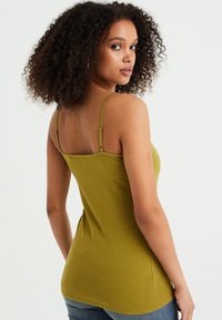 WE Fashion SINGLET - Top - green