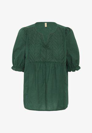 Zelena bluzica iz lahkega materiala, ki se ponaša z V-izrezom, napihnjenimi rokavi in zapletenim vezenjem listnatih vzorcev na sprednji strani.