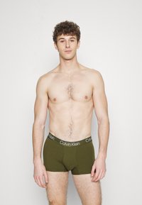 Calvin Klein Underwear TRUNK 3 PACK MODERN STRUCTURE COTTON - Trumpikės - evergreen forest/white/aqua pool