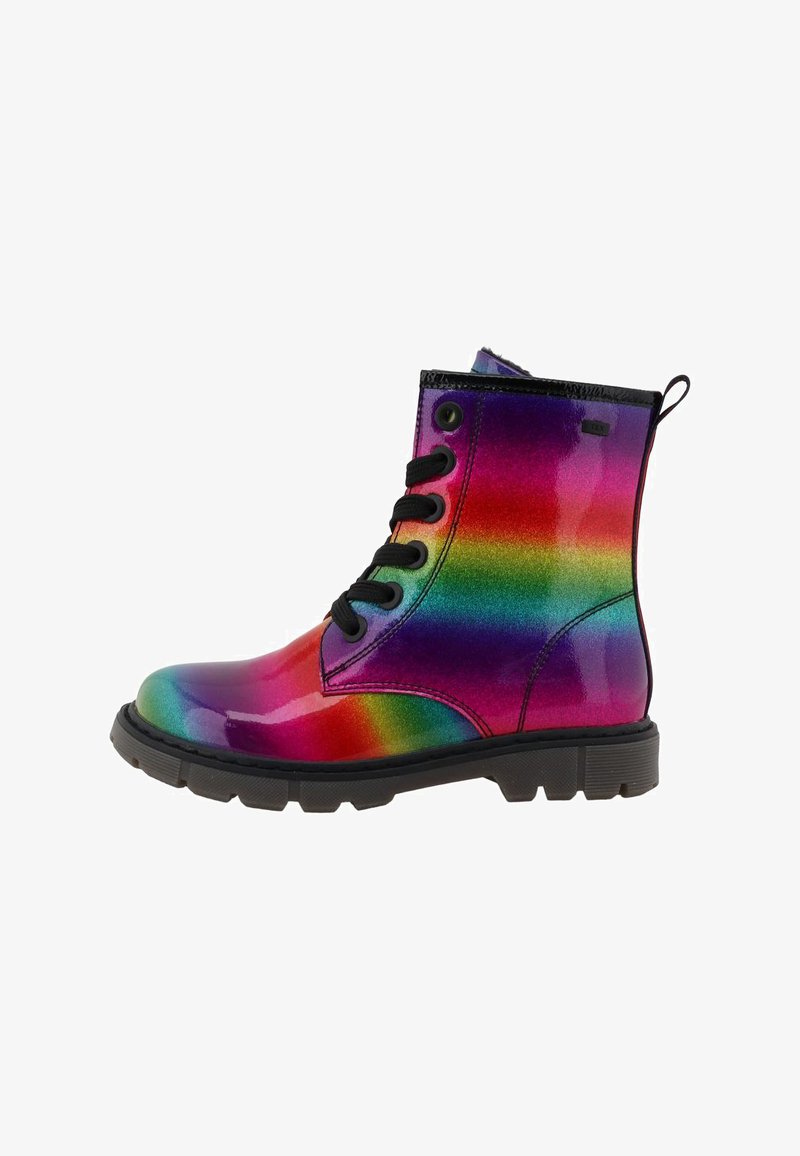 Bottine brillante à lacets avec semelle épaisse noire présentant un dégradé de couleurs arc-en-ciel du rouge au violet.
