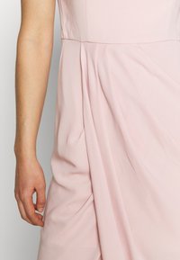 Forever New Robe de cocktail - light pink