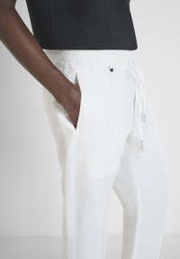 Antony Morato NATE REGULAR FIT - Broek - cream
