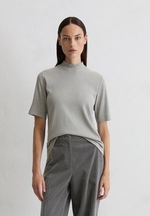 - T-shirt basic