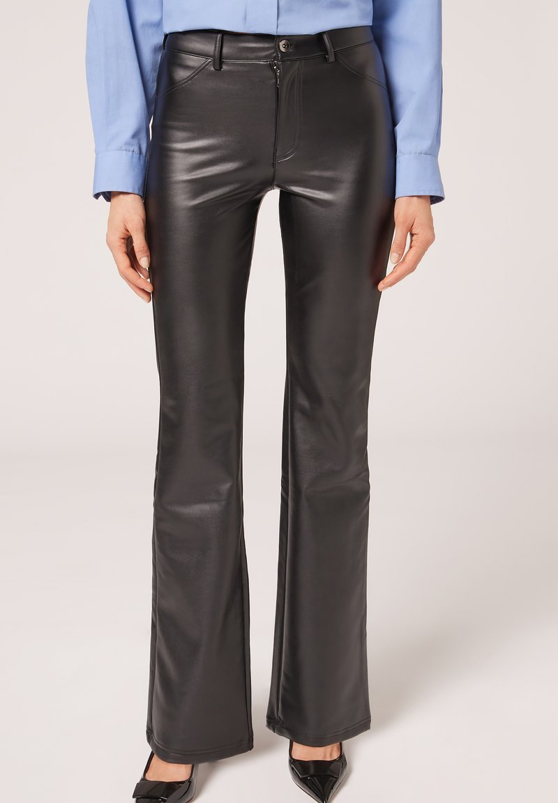 Calzedonia THERMO FLARE Leather trousers nero/black Zalando