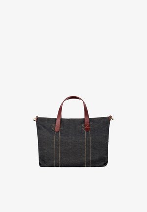 Černá texturovaná taška s hnědými koženými uchy a viditelným béžovým šitím, obdélníkový tvar, na bílém pozadí.