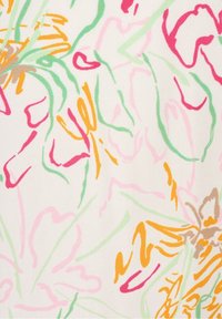 Motif floral abstrait avec des traits de pinceau roses, verts, orange et rouges sur un fond de tissu blanc.