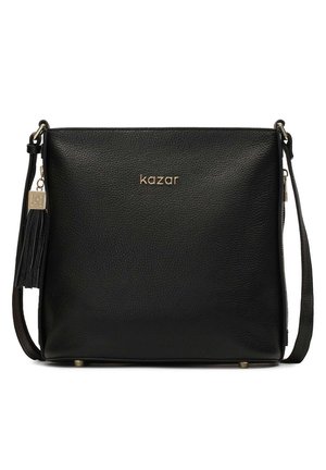 Borsa a tracolla in pelle nera con superficie texturizzata, hardware dorato, logo frontale e dettaglio a frange. Include una tracolla regolabile.