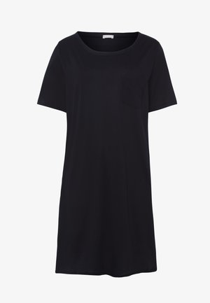 Sort kortærmet t-shirt kjole i blødt og glat stof med rund halsudskæring og en enkelt brystlomme. Løs, afslappet pasform.