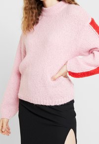 Lee Stickad tröja - light pink