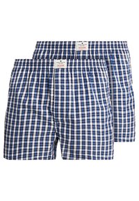 Boxers à carreaux bleus et blancs, avec une taille élastique et une étiquette avec un logo, en tissu principalement en coton avec une texture lisse.
